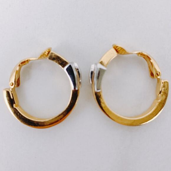VTG Signed Trifari Gold Tone Hoop Earrings Clip On Mid Century 1960s Jewelry - Picture 11 of 11